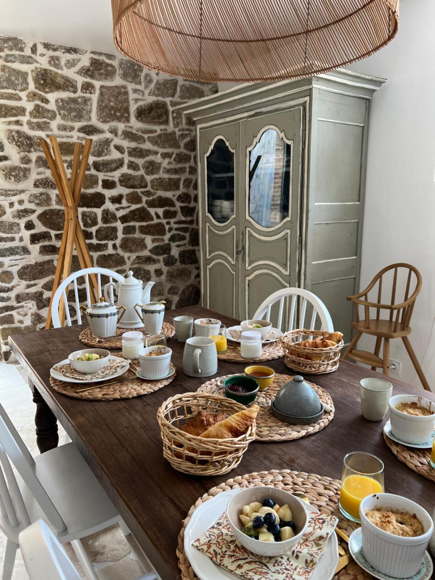 Le Logis De La Lettre Bed and Breakfast Tinténiac Eksteriør billede